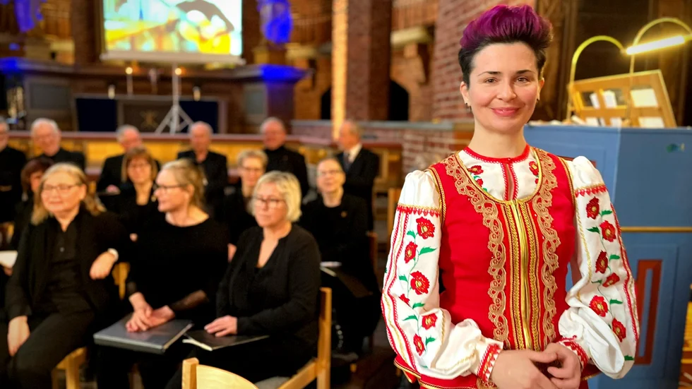 Mila Ortgies Thoors är S:t Johannes församlings organist. Hennes förfäder är kosacker, vilket är ett folk med fötterna i både ukrainsk och rysk kultur 
