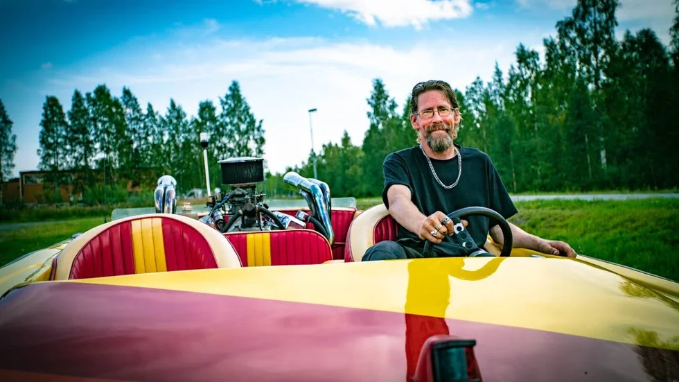 Det är ytterst få som kör ifrån Fredrik Larsson till sjöss. Med sina 800 hästkrafter är hans båt inte att leka med.