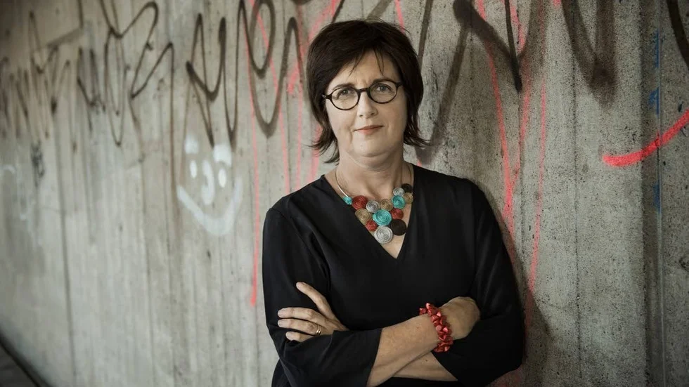 Christina Wahldéns "Falafelflickorna" är första delen i vad som planeras bli en serie böcker om hedersproblematik som riktar sig till barn.