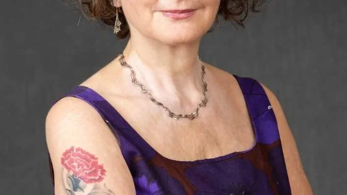 Arbetsvillkor och -miljö följer ett tydlige köns- och klassmönster, skriver Ilona Szatmari Waldau.