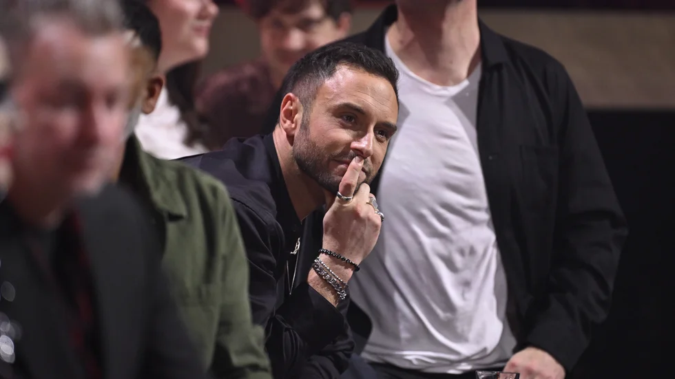 Måns Zelmerlöw i green room under finalen i Melodifestivalen 2025.