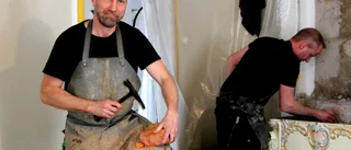 Niclas lägger pussel – med tunga kakelplattor