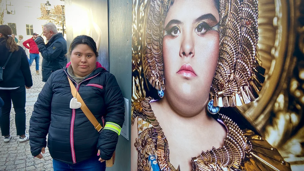 Fotoutställningen Ikoner går nu att se på Stora torget i Nyköping. Victoria Valverde är en av modellerna, bilden av henne kallas "Härskarinnan".
