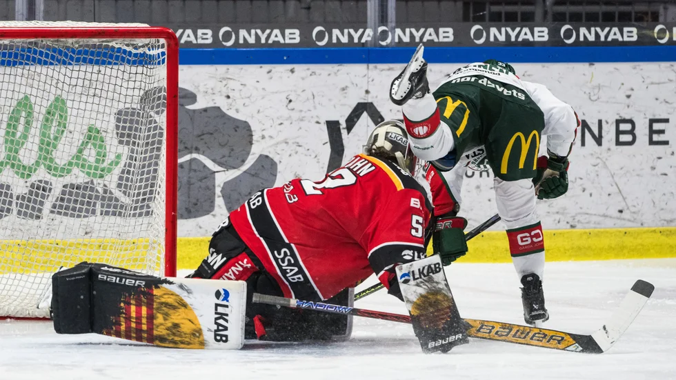 "Jag hoppas att hon är okej och att vi får se henne i mål igen på fredag", säger Michelle Karvinen.