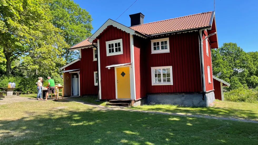 "Den ligger ju långt borta från Motala kommun, men samtidigt har den ett värde", säger kommunalråd Mark Henriksson (M) om kommunens anläggning i Sankt Anna.