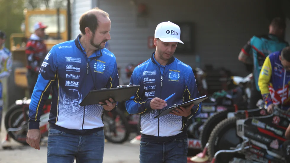 Piraternas lagledarduo Anders Bylin och Daniel Davidsson har fortfarande tre platser att fylla i truppen. En månad har de på sig att få in tre förare till.