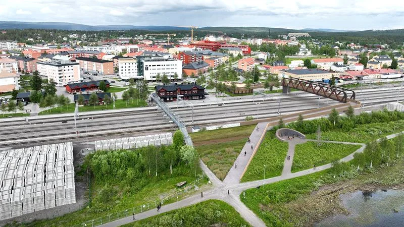 Konsultbolaget har tagit fram ett förslag på en bro som kan lyfta stationsområdet och fungera som en port till Gällivare.