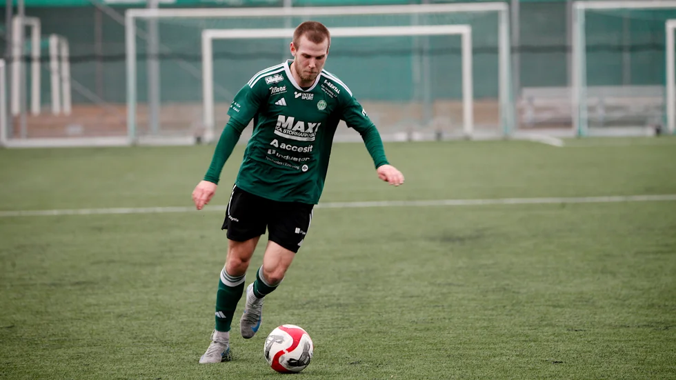 Edwin Nore spelade vidare mot Sunnersta trots en tuff smäll mot huvudet. 