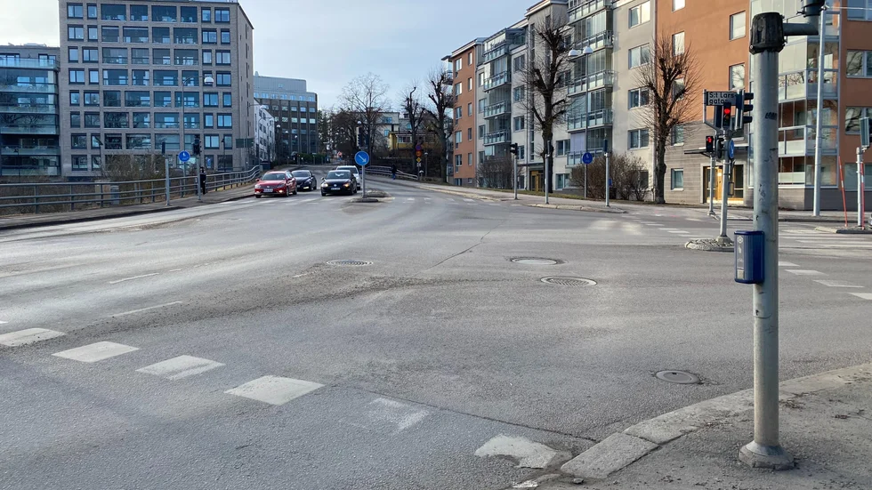 Här, i korsningen S:t Larsgatan/Lasarettsgatan väntar omfattande grävarbeten under stora delar av mars och april.