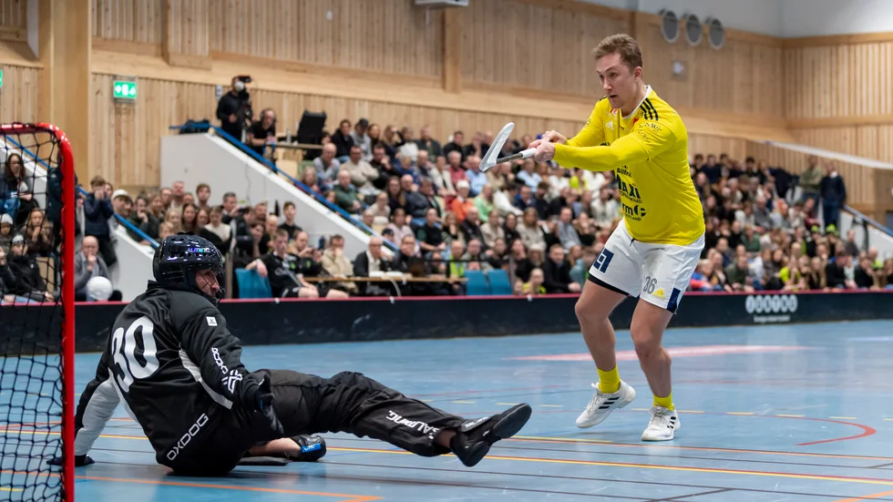 Visby IBK fick slita hårt, men vann till slut den speciella matchen över IBK Lund. 
