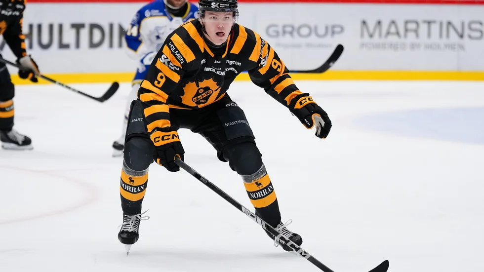 Lukas Vesterlund är hemma och spelar för AIK i afton. Sedan drar han på sig Oskarshamns tröja mot Löven i morgon.