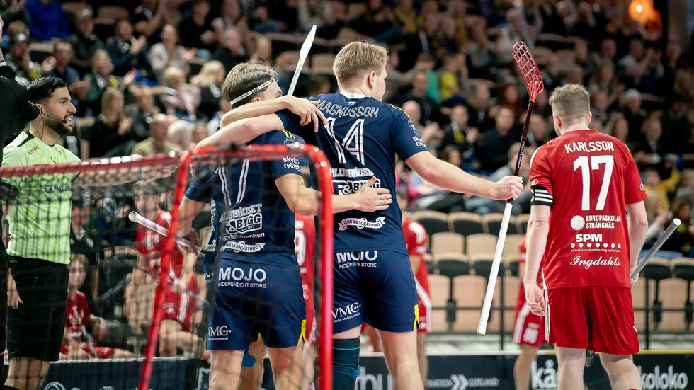 Visby IBK följde upp segern i Ica Maxi Arena med ännu en storseger mot toppkonkurrenten Strängnäs som efter en stark start på säsongen tappat formen fullständigt.