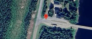 Större trafikolycka på väg 403 – ett körfält blockerat