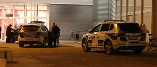 Män gripna utanför Uppsalabutik