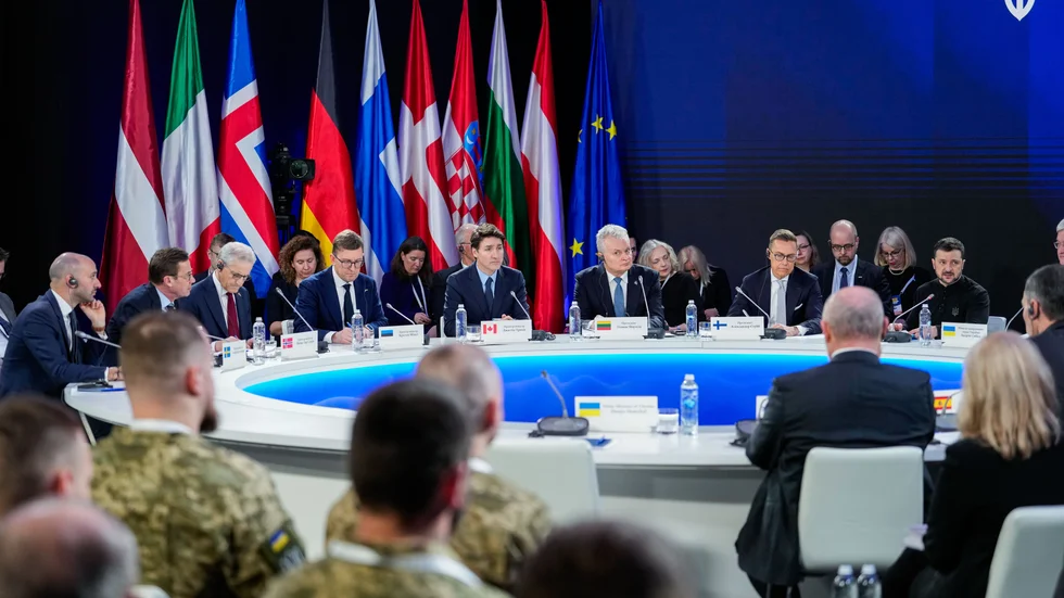När det nu börjar bli klart att USA ställer sig bakom Ryssland syn på kriget i Ukraina måster de europeiska länderna enas och axla ansvar. Bilden är från ett Europeiskt toppmöte i Kiev.