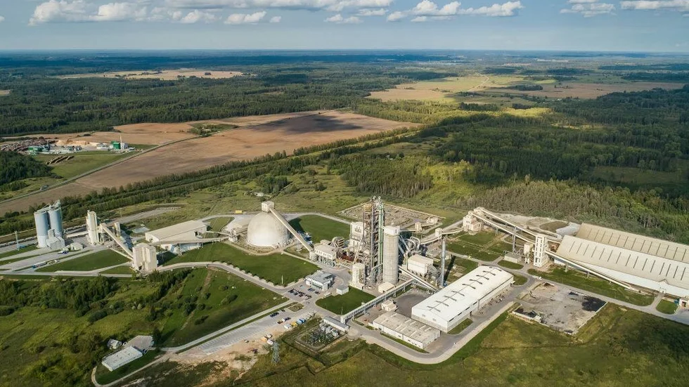 Cementfabriken i Broceni, Lettland. ”Många andra Nato-allierade har större och bättre produktionsanläggningar än den ålderstigna cementugnen i Slite”, skriver Wolfgang Brunner och invänder mot att cement från just Slite skulle vara oumbärlig.