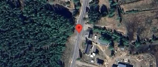 Singelolycka påverkar trafiken på väg 582 – stopp i båda riktningarna