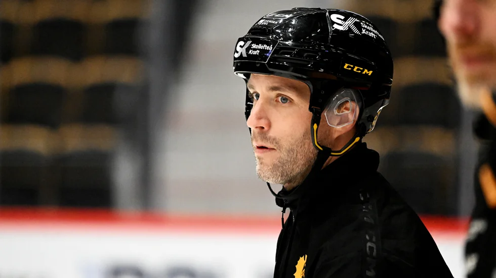 Pontus Petterström var tillbaka på isen i Skellefteå Kraft arena, bara timmen efter att nyheten kom att han är klar som tränare i A-laget. 