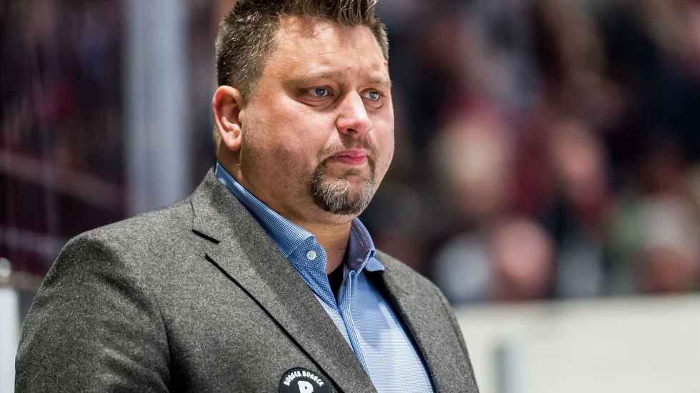 Mattias Karlin har skrivit på ett nytt avtal med Modo som binder honom till klubben till våren 2028.