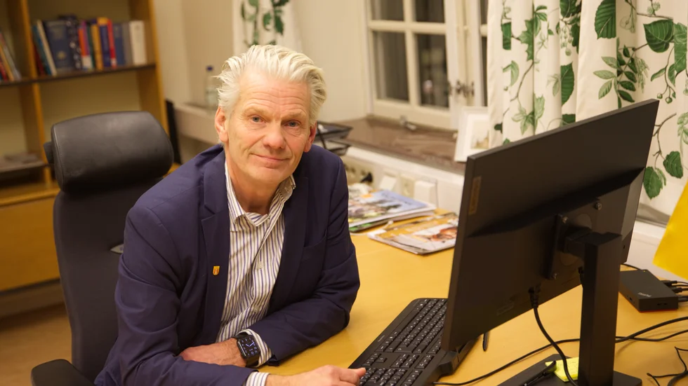 "Vätternkyrkan har varit väldigt tydlig med att de absolut inte vill ha någon debatt", säger Peter Karlsson, kommunstyrelsens ordförande i Vadstena, om att han ska dela scen med föreningen som har polisanmält honom.