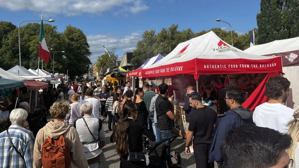 Norrköpings innerstad är en plats med mycket liv och rörelse, och vi månade om att skapa en stadsfest som alla kunde njuta av, samtidigt som vi tillsammans gjorde vårt bästa för att minimera störningarna, skriver kommunen i sitt svar.