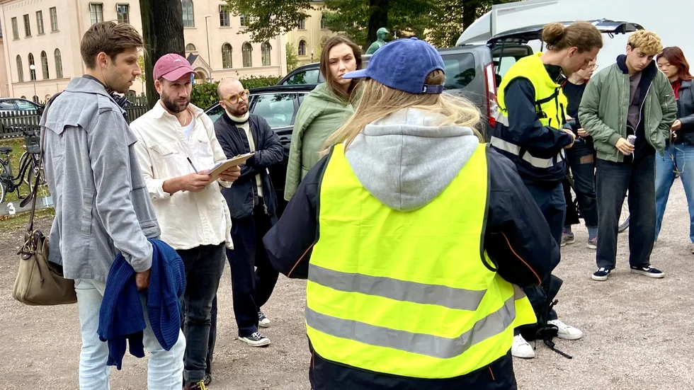 Snart dags för inspelning. Regissörerna Daniel Sawka och Andreas Öhman och det övriga teamet gör sig redo.