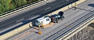 Trafikproblem på E4 efter att bilar krockat på Norsholmsbron