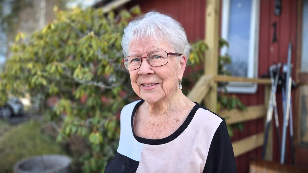 Lisa Karlsson, pensionerad lärare i Storebro är fortfarande "fröken Lisa" för många. Nu har hon gett ut en egen bok med sina reflektioner från åren i skolan.