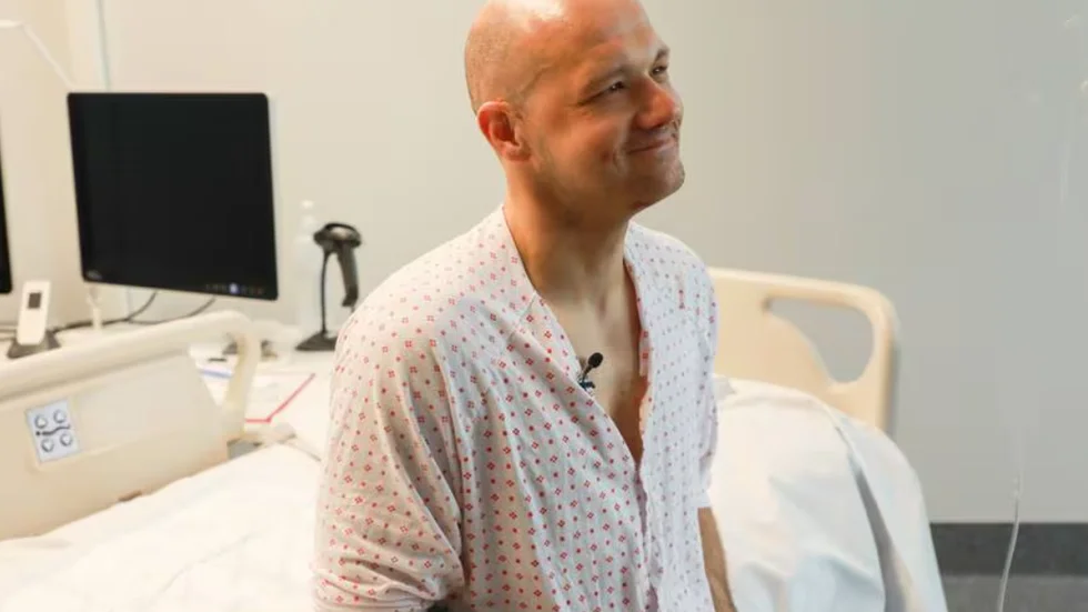Patrik Jagunić på sjukhuset i Tromsö några dagar efter lavinen.