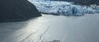 Överlevde tolv timmar på kraschad flygplansvinge