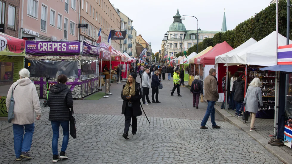 Den internationella matmarknaden har tagit över Storgatan i Linköping