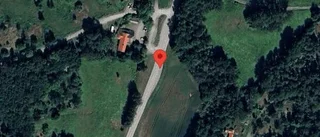 Stopp på väg 276 på grund av trafikolycka med en personbil