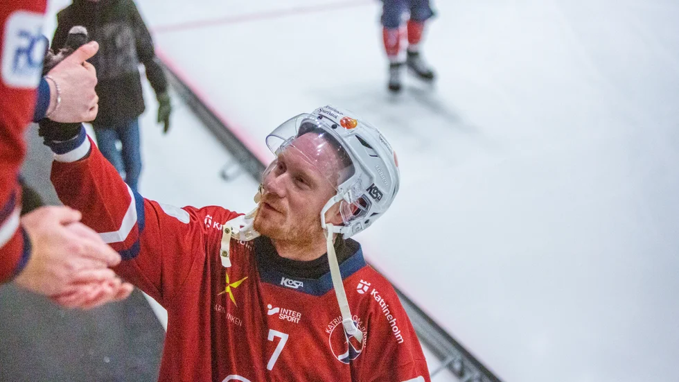 Niklas Eriksson levererade och blev matchens lirare direkt. "Att få kliva in på annandagen inför en fullsatt läktare och göra en så pass bra match. Jag trodde aldrig att det skulle gå så bra för oss som lag eller för mig personligen. Sedan får man kompensera för lite misstajming med att kämpa hårt", säger han.