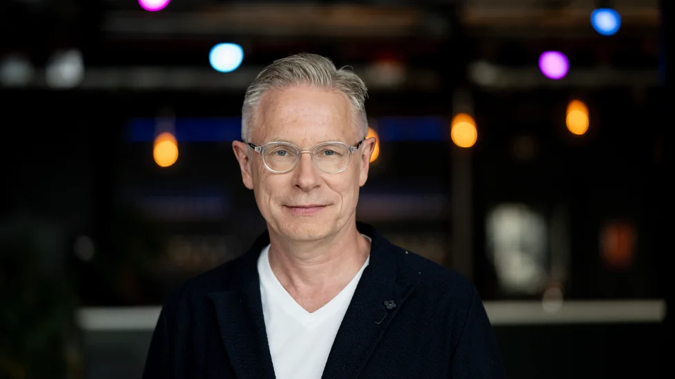 
Daniel Alling är utrikeskorrespondent i Tyskland för Sveriges Radio. Han har tjänstgjort i Sportradion, i USA, i Storbritannien och är inne på sin andra sejour som korrespondent i Tyskland. Han är en frontjournalist av Guds nåde.
