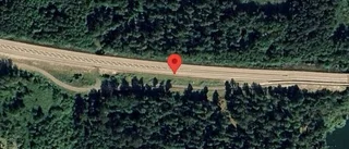 Stopp i ett körfält på grund av stillastående lastbil på E18