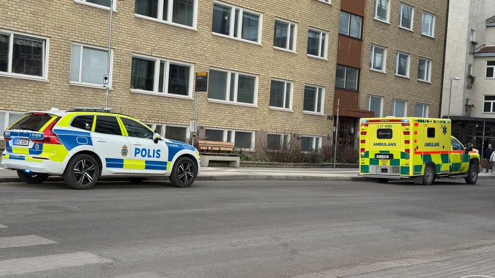 En kvinna i 70-årsåldern fick köras till sjukhus efter att ha blivit påkörd av en elsparkscyklist.