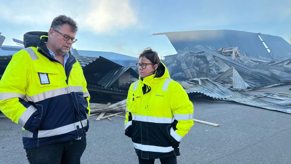 Paul Björnsson, vd och ägare, samt ekonomichefen Beata Björnsson fanns på plats vid sågen under lördagen. Av sågverksbyggnaden fanns bara eldhärjat bråte kvar.