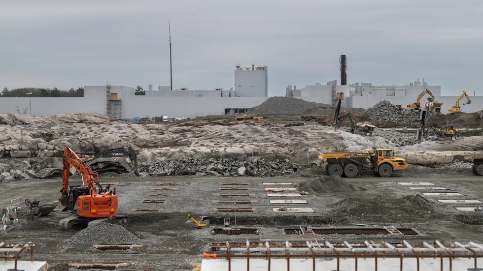 Bygget av Volvos och Northvolts batterifabrik i Torslanda inleddes i april i år. Arkivbild.