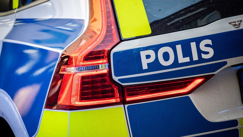 Polis skickades under tisdagen till en skola i Hultsfred efter att misstänkt narkotika hittats. 