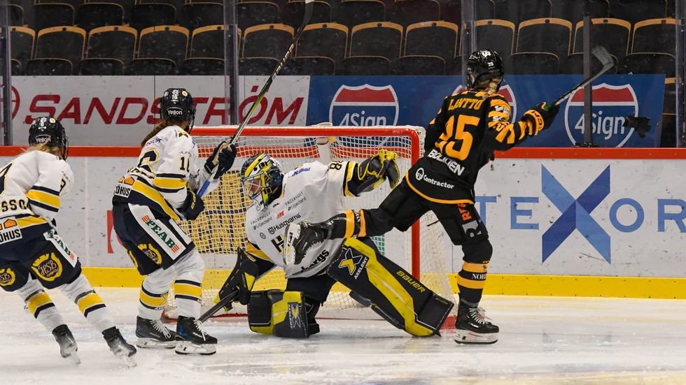 Mikayla Lantto blev Skellefteås enda målskytt trots att laget sköt 34 skott på mål. 