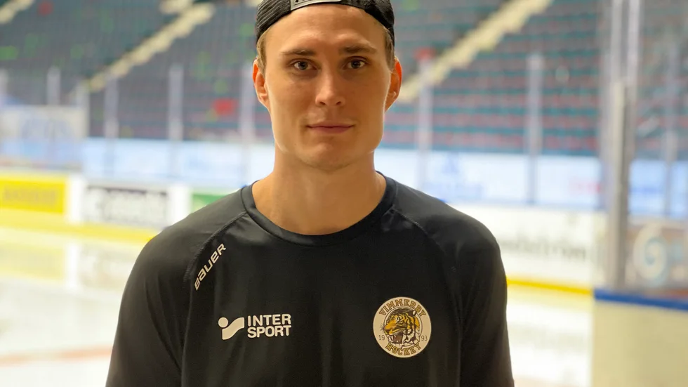 Hugo Ollila var med och spelade upp Vimmerby till Hockeyallsvenskan i våras.