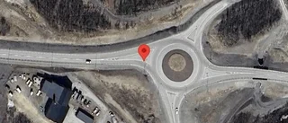 Stopp i ett körfält på grund av en stillastående lastbil på E10