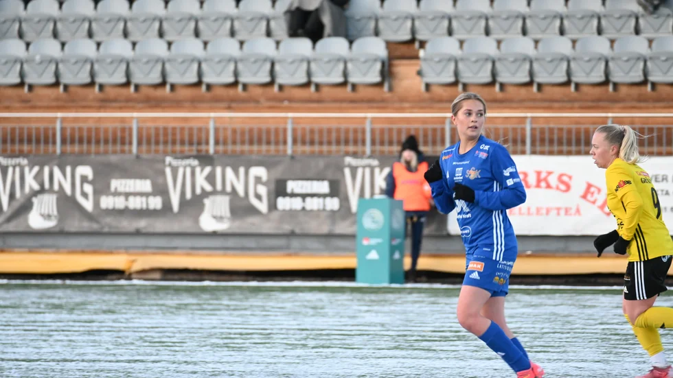 Klara Lindbäck byttes in och blev matchhjälte med två mål. 