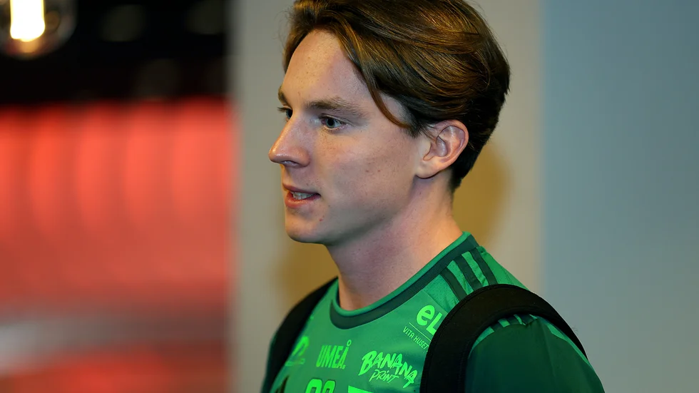 Thorengruppens Måns Höglin frias efter situationen med Storvretas Gabriel Kohonen.