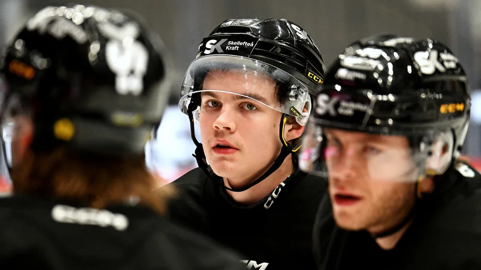 Med 18 poäng på 21 matcher har Axel Sandin Pellikka redan nu tangerat poängskörden från förra säsongen. ”Jag försöker bara att spela på”, säger 19-åringen.