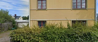 Nya ägare till äldre hus i Västervik - prislappen: 1 575 000 kronor