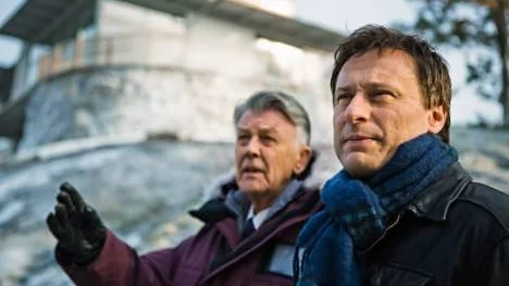 Sven-Bertil Taube och Michael Nyqvist i "Män som hatar kvinnor", den starkaste svenska thrillern sedan "Mannen på taket".