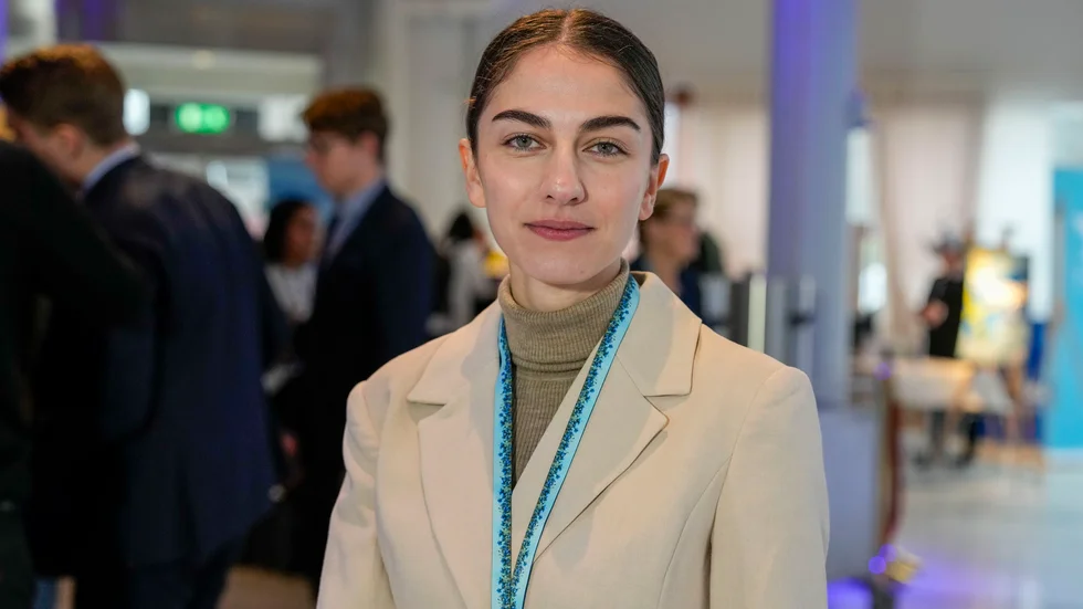 Klimat- och miljöminister Romina Pourmokhtari talade emot ett slöjförbud på Liberalernas landsmöte.