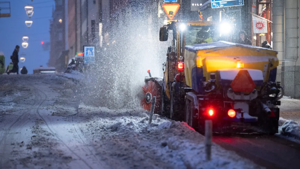 Trottoaren före vägen. Det vore något.