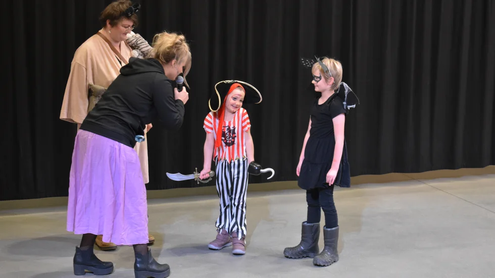 Elin, Melker och Astrid deltog i tävlingen med sina kostymer.